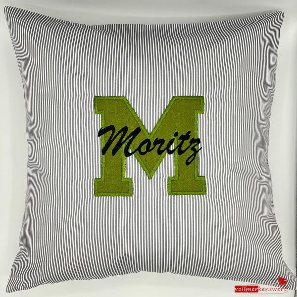 Preview: Namenskissen-Hülle mit Buchstabenapplikation und Wunschname bestickt 40x40 cm